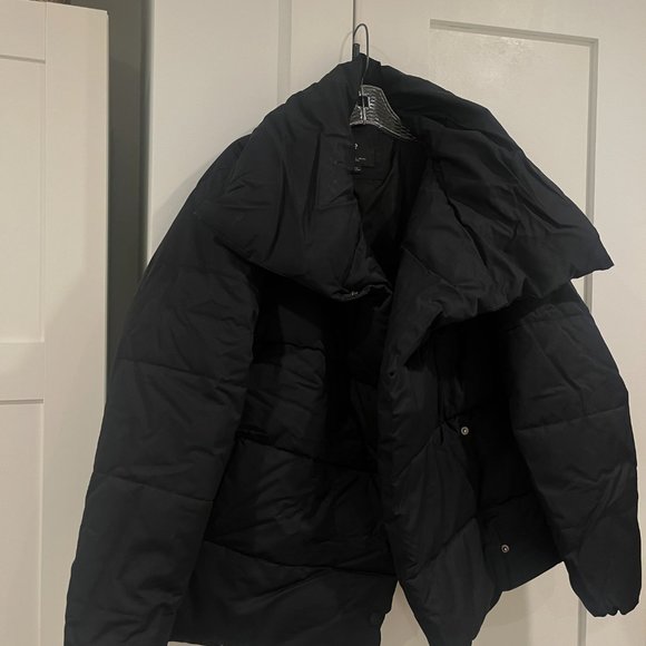 Mango Black Puffer - Picture 9 of 11